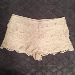 PINS AND NEEDLES CREAM LACE SHORTS
